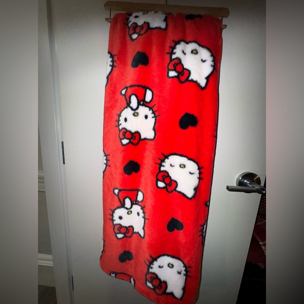 Hello Kitty V-Day Blanket
